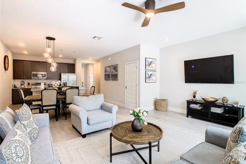 Townhouse in Four Corners, Florida 3 bedrooms, 158.31 sq.m. № 1649384 - photo 12