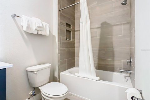 Townhouse in Four Corners, Florida 3 bedrooms, 158.31 sq.m. № 1649384 - photo 22