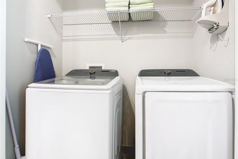 Townhouse in Four Corners, Florida 3 bedrooms, 158.31 sq.m. № 1649384 - photo 28