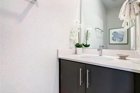 Townhouse in Four Corners, Florida 3 bedrooms, 158.31 sq.m. № 1649384 - photo 16