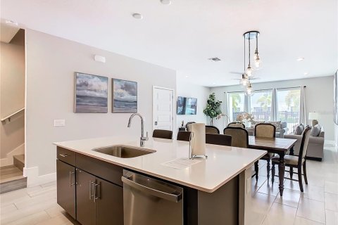 Townhouse in Four Corners, Florida 3 bedrooms, 158.31 sq.m. № 1649384 - photo 6