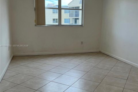 Copropriété à louer à Doral, Floride: 1 chambre, 75.25 m2 № 1997336 - photo 7