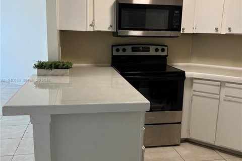 Copropriété à louer à Doral, Floride: 1 chambre, 75.25 m2 № 1997336 - photo 5