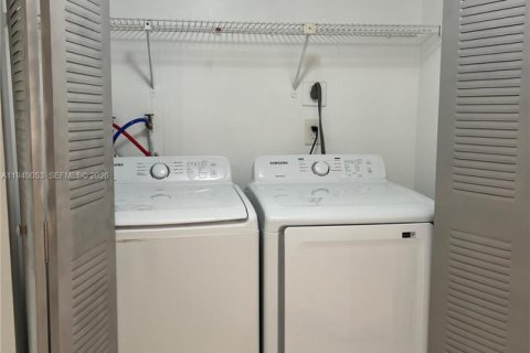 Copropriété à louer à Doral, Floride: 1 chambre, 75.25 m2 № 1997336 - photo 6