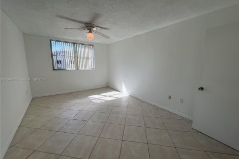 Condominio en alquiler en Doral, Florida, 1 dormitorio, 75.25 m2 № 1997336 - foto 14
