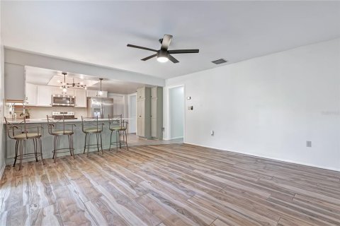 Villa ou maison à vendre à Belle Isle, Floride: 3 chambres, 166.85 m2 № 2329587 - photo 5