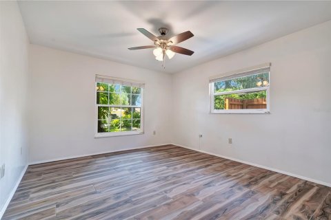 Villa ou maison à vendre à Belle Isle, Floride: 3 chambres, 166.85 m2 № 2329587 - photo 12