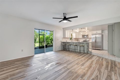 Villa ou maison à vendre à Belle Isle, Floride: 3 chambres, 166.85 m2 № 2329587 - photo 6