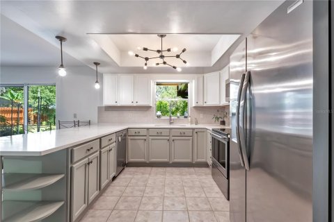 Villa ou maison à vendre à Belle Isle, Floride: 3 chambres, 166.85 m2 № 2329587 - photo 4
