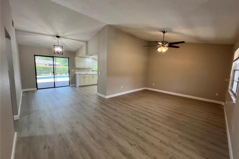 House in Bradenton, Florida 3 bedrooms, 104.05 sq.m. № 1545157 - photo 4