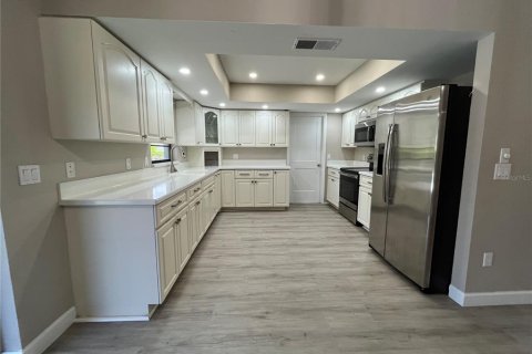 House in Bradenton, Florida 3 bedrooms, 104.05 sq.m. № 1545157 - photo 8