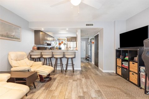 Condo in Bradenton, Florida, 2 bedrooms  № 1826973 - photo 8