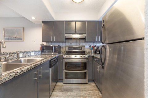 Condo in Bradenton, Florida, 2 bedrooms  № 1826973 - photo 11