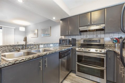 Condo in Bradenton, Florida, 2 bedrooms  № 1826973 - photo 12