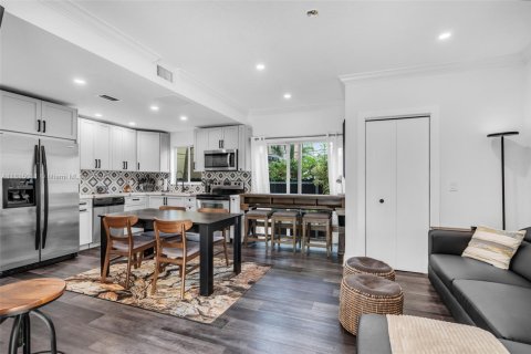 Condominio en venta en Miami, Florida, 2 dormitorios, 100.71 m2 № 1768414 - foto 1