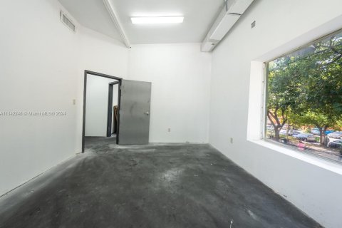 Commercial property in Miami, Florida № 1812337 - photo 21
