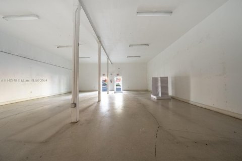Commercial property in Miami, Florida № 1812337 - photo 17