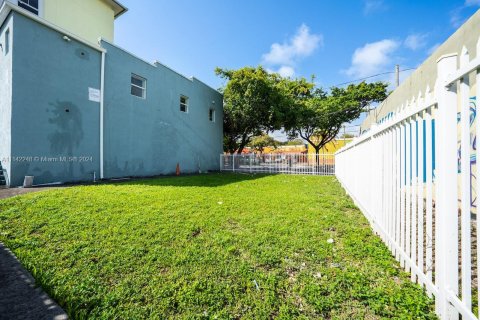 Commercial property in Miami, Florida № 1812337 - photo 1