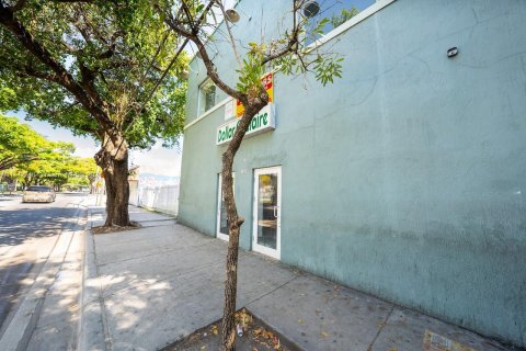 Commercial property in Miami, Florida № 1812337 - photo 9