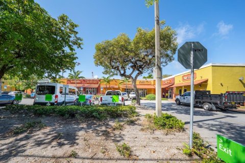 Commercial property in Miami, Florida № 1812337 - photo 30