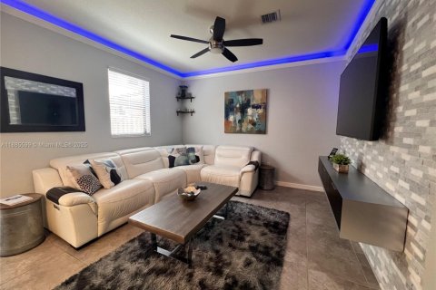 Townhouse in Homestead, Florida 3 bedrooms, 152.55 sq.m. № 1942178 - photo 8