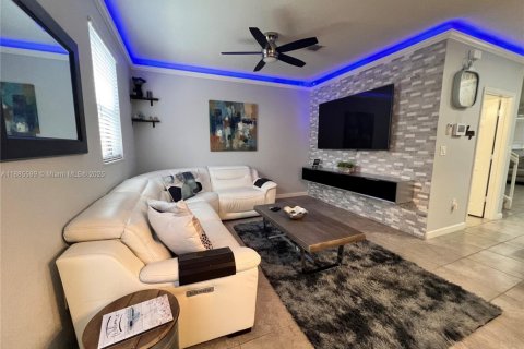 Townhouse in Homestead, Florida 3 bedrooms, 152.55 sq.m. № 1942178 - photo 9