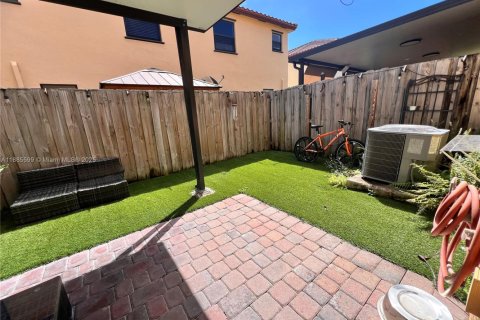 Townhouse in Homestead, Florida 3 bedrooms, 152.55 sq.m. № 1942178 - photo 19