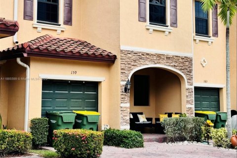 Townhouse in Homestead, Florida 3 bedrooms, 152.55 sq.m. № 1942178 - photo 1