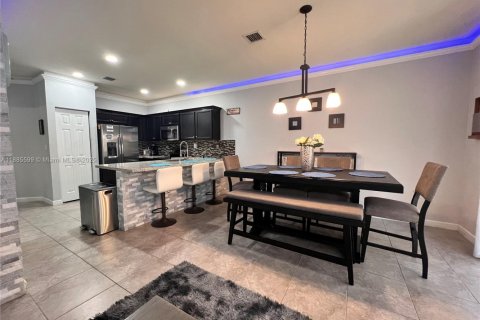 Townhouse in Homestead, Florida 3 bedrooms, 152.55 sq.m. № 1942178 - photo 7