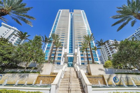 Copropriété à louer à Hollywood, Floride: 3 chambres, 214.42 m2 № 2281201 - photo 2