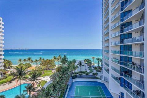 Copropriété à louer à Hollywood, Floride: 3 chambres, 214.42 m2 № 2281201 - photo 7