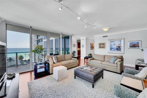 Copropriété à louer à Hollywood, Floride: 3 chambres, 214.42 m2 № 2281201 - photo 9
