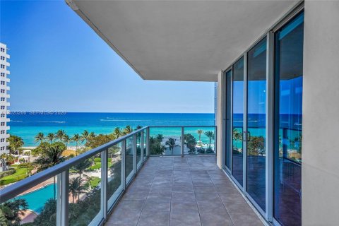 Copropriété à louer à Hollywood, Floride: 3 chambres, 214.42 m2 № 2281201 - photo 4