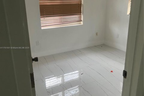 Casa en venta en Miami Gardens, Florida, 3 dormitorios, 152.27 m2 № 1714347 - foto 5