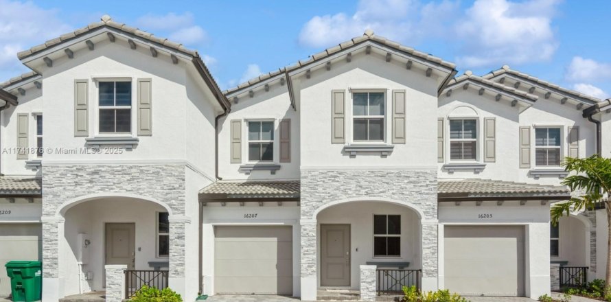 Townhouse in Homestead, Florida 3 bedrooms, 157.47 sq.m. № 1863259