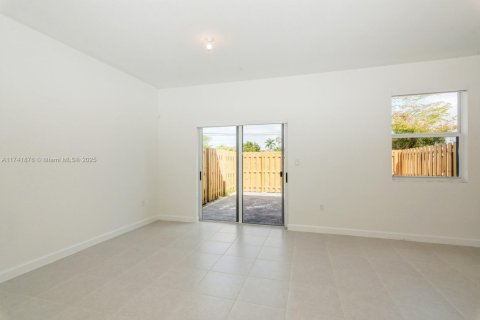 Townhouse in Homestead, Florida 3 bedrooms, 157.47 sq.m. № 1863259 - photo 3