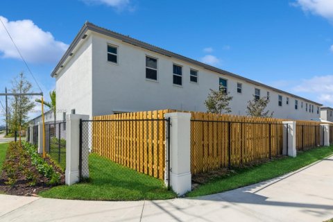Townhouse in Homestead, Florida 3 bedrooms, 157.47 sq.m. № 1863259 - photo 11