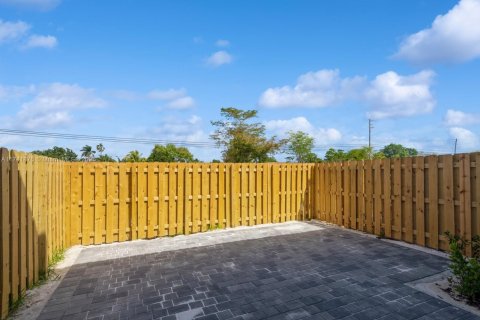 Townhouse in Homestead, Florida 3 bedrooms, 157.47 sq.m. № 1863259 - photo 12