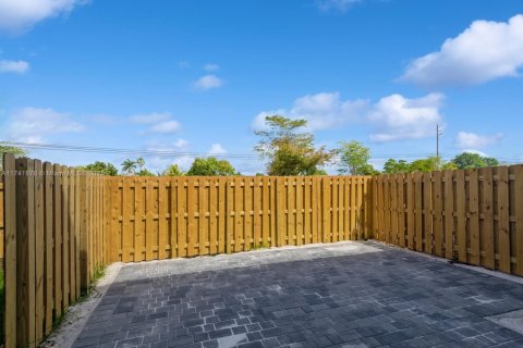 Townhouse in Homestead, Florida 3 bedrooms, 157.47 sq.m. № 1863259 - photo 14