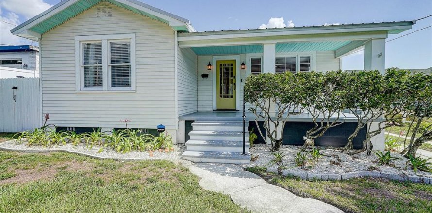 House in Tampa, Florida 3 bedrooms, 117.43 sq.m. № 1773671