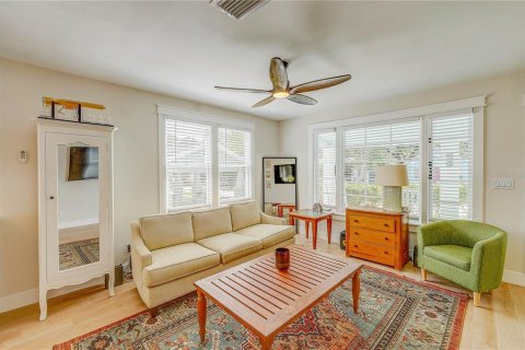 House in Tampa, Florida 3 bedrooms, 117.43 sq.m. № 1773671 - photo 9