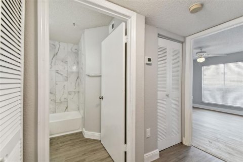 Condo in Tampa, Florida, 1 bedroom № 2306407 - photo 9