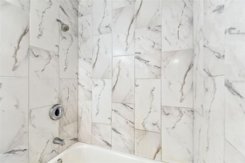 Condo in Tampa, Florida, 1 bedroom № 2306407 - photo 16