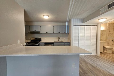 Condo in Tampa, Florida, 1 bedroom № 2306407 - photo 5