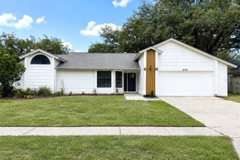 House in Winter Springs, Florida 4 bedrooms, 180.32 sq.m. № 2220830