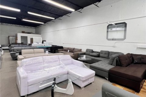 Commercial property in Hialeah, Florida № 1804455 - photo 18