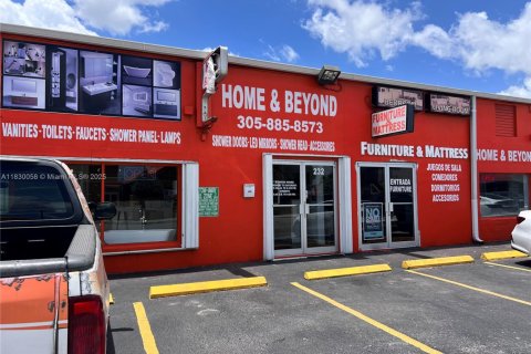 Commercial property in Hialeah, Florida № 1804455 - photo 2