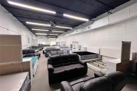 Commercial property in Hialeah, Florida № 1804455 - photo 19