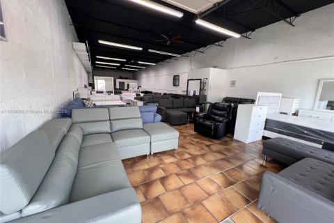 Commercial property in Hialeah, Florida № 1804455 - photo 12