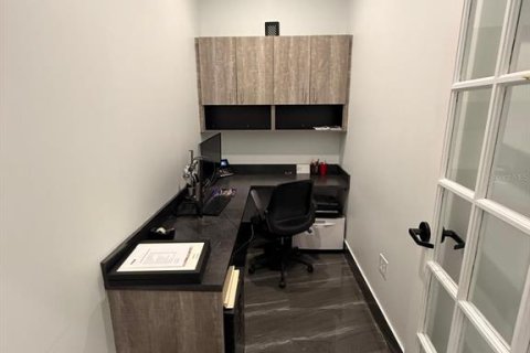 Commercial property in Orlando, Florida 196.95 sq.m. № 2098640 - photo 3